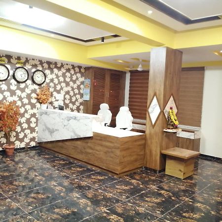 Hotel Golden City ヴァドーダラー エクステリア 写真