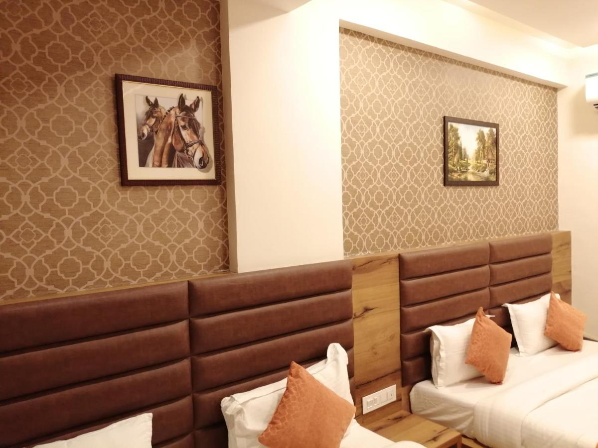 Hotel Golden City ヴァドーダラー エクステリア 写真